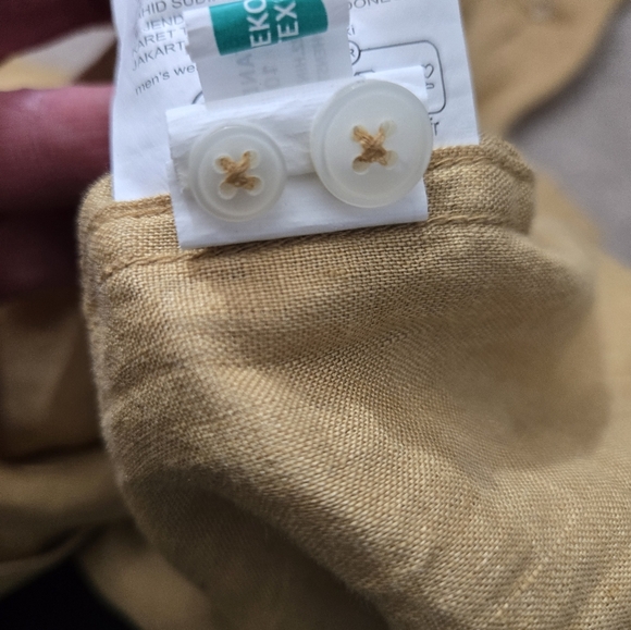 GALERIES LAFAYETTE Tan Linen Long Sleeve Button Up Top. Size Large - Picture 9 of 11